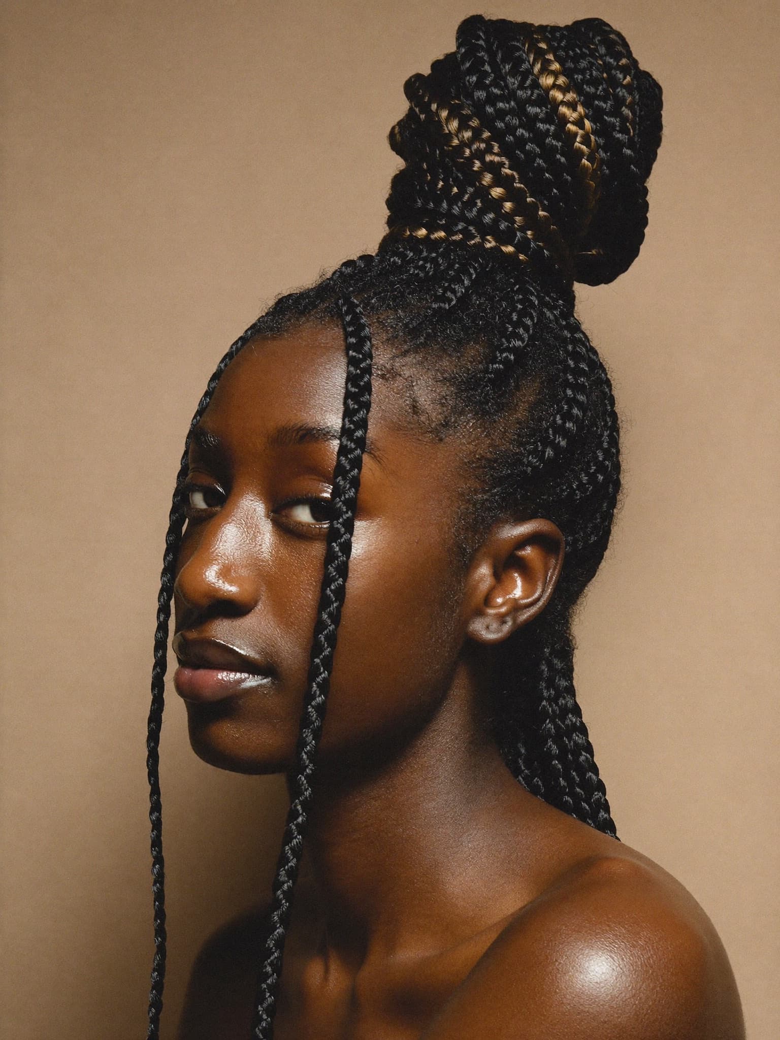 Chignon tressé réalisé par une pro de la beauté